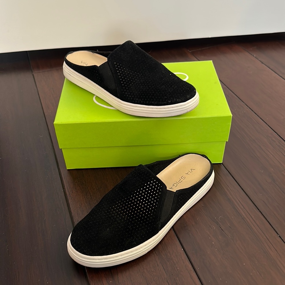 Via Spiga slides